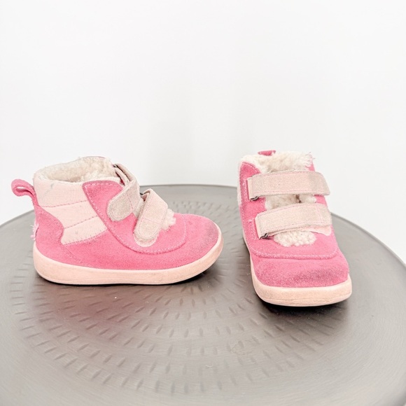 UGG PRITCHARD GENUINE SHEARLING LINED BOOTIE PINK AZALEA BABY - Picture 2 of 8